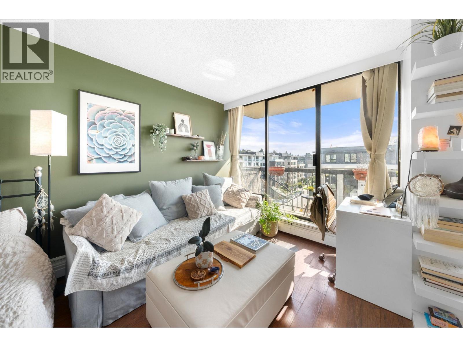 706 145 St. Georges Avenue, North Vancouver, British Columbia  V7L 3G8 - Photo 2 - R3053915