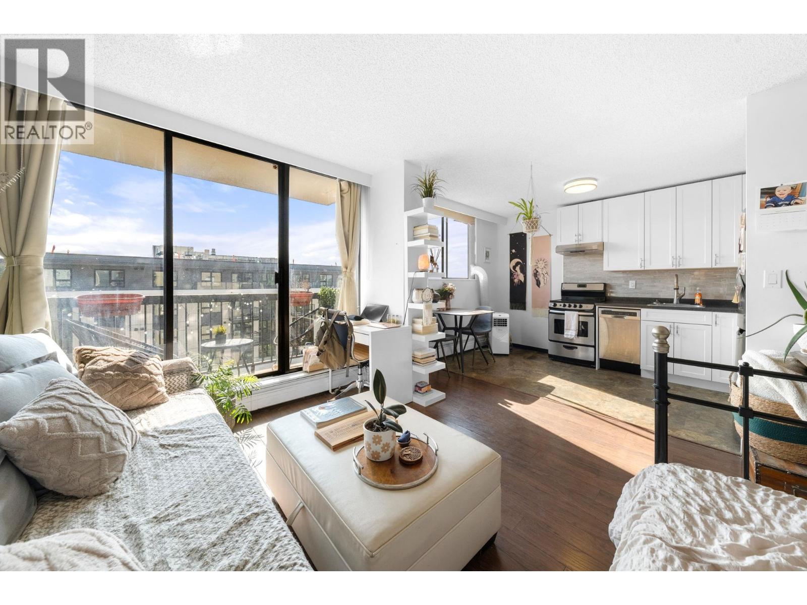 706 145 St. Georges Avenue, North Vancouver, British Columbia  V7L 3G8 - Photo 3 - R3053915
