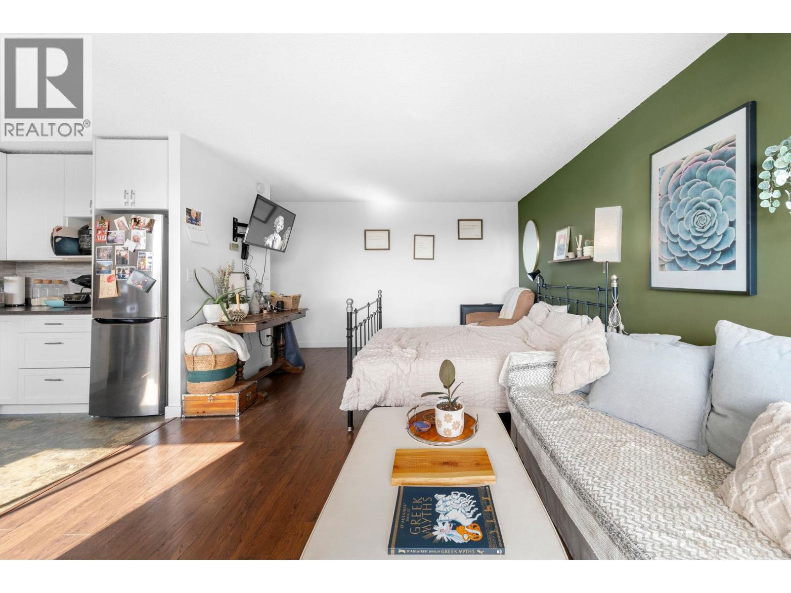 706 145 St. Georges Avenue, North Vancouver, British Columbia  V7L 3G8 - Photo 4 - R3053915