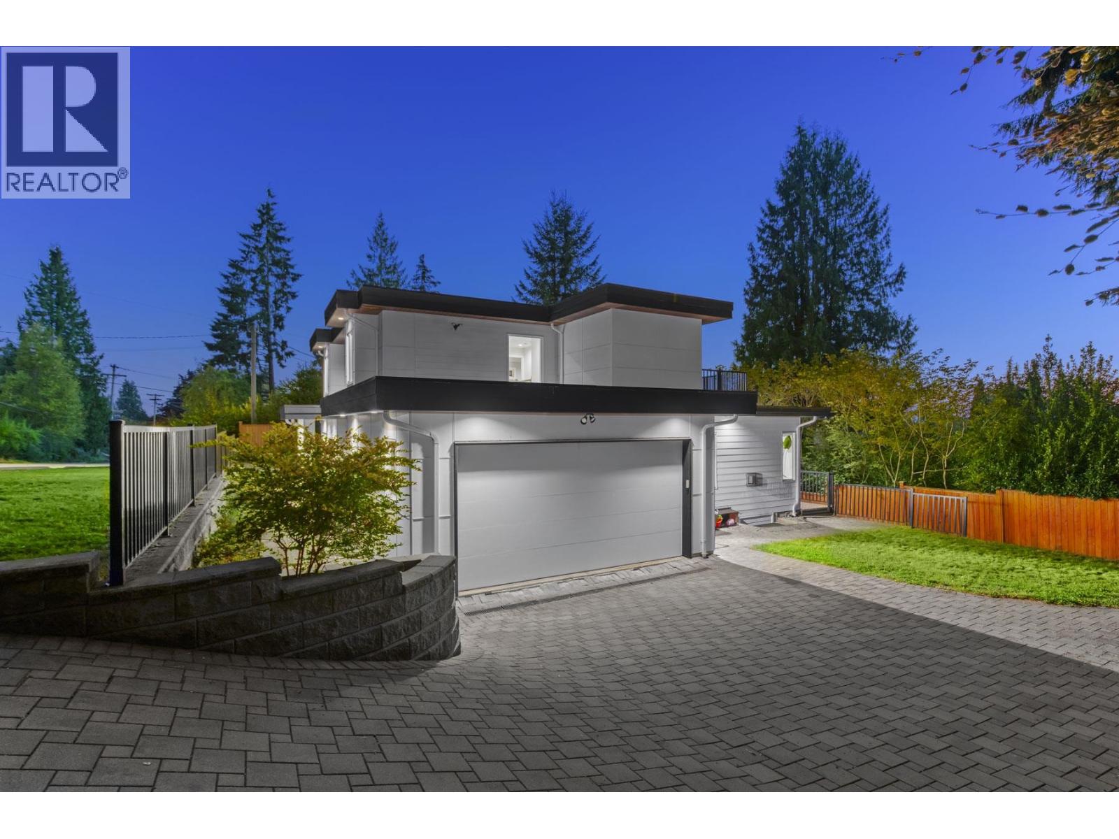 4935 Cedarcrest Avenue, North Vancouver, British Columbia  V7R 3R7 - Photo 2 - R3053879