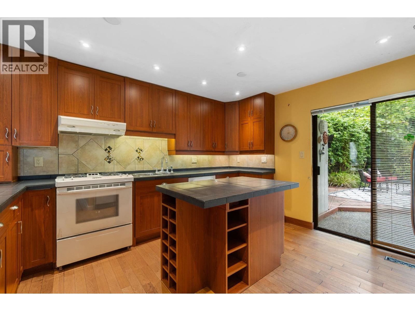 483 San Remo Drive, Port Moody, British Columbia  V3H 3S6 - Photo 8 - R3053906