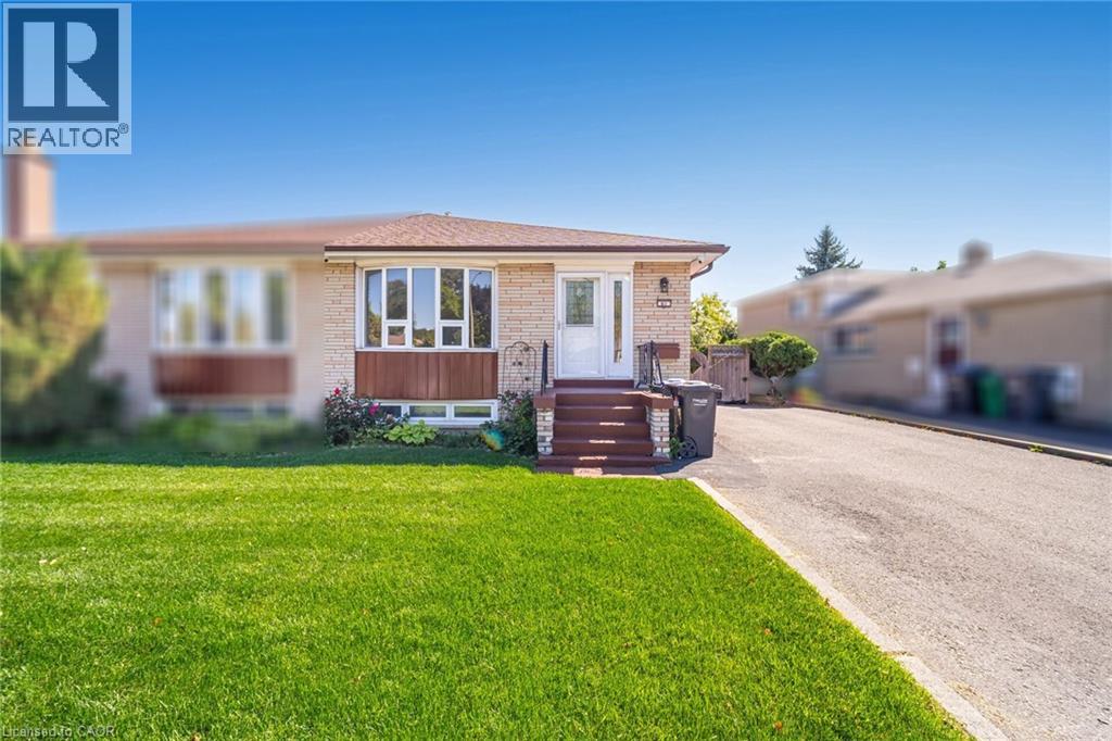 61 Avondale Boulevard, Brampton, Ontario  L6T 1H1 - Photo 2 - 40775446
