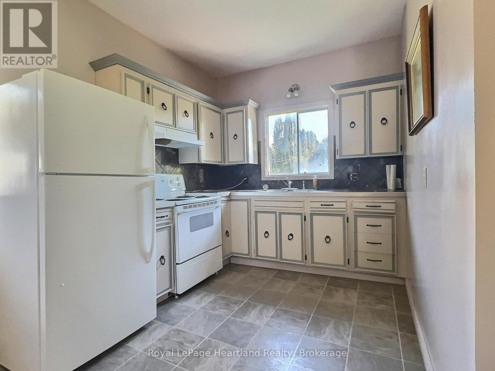 34 Main Street S, South Huron, Ontario  N0M 1S1 - Photo 13 - X12416054