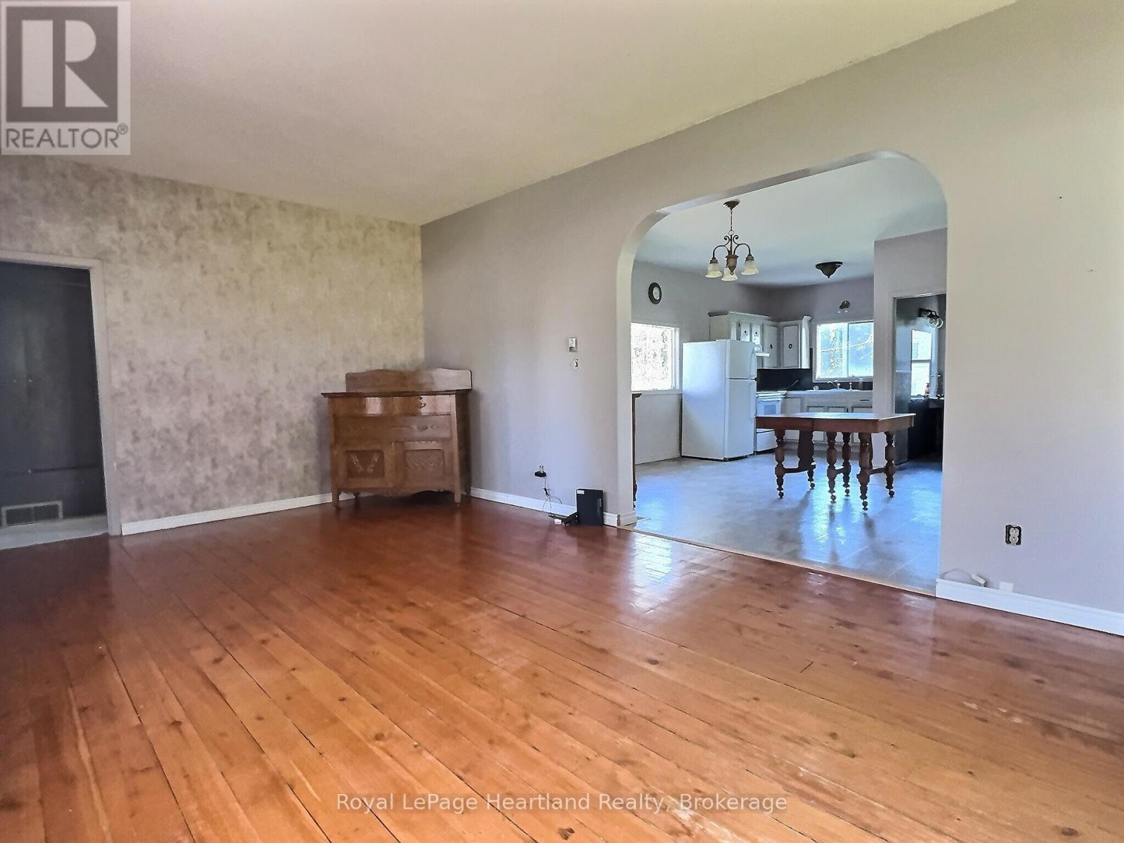 34 Main Street S, South Huron, Ontario  N0M 1S1 - Photo 17 - X12416054