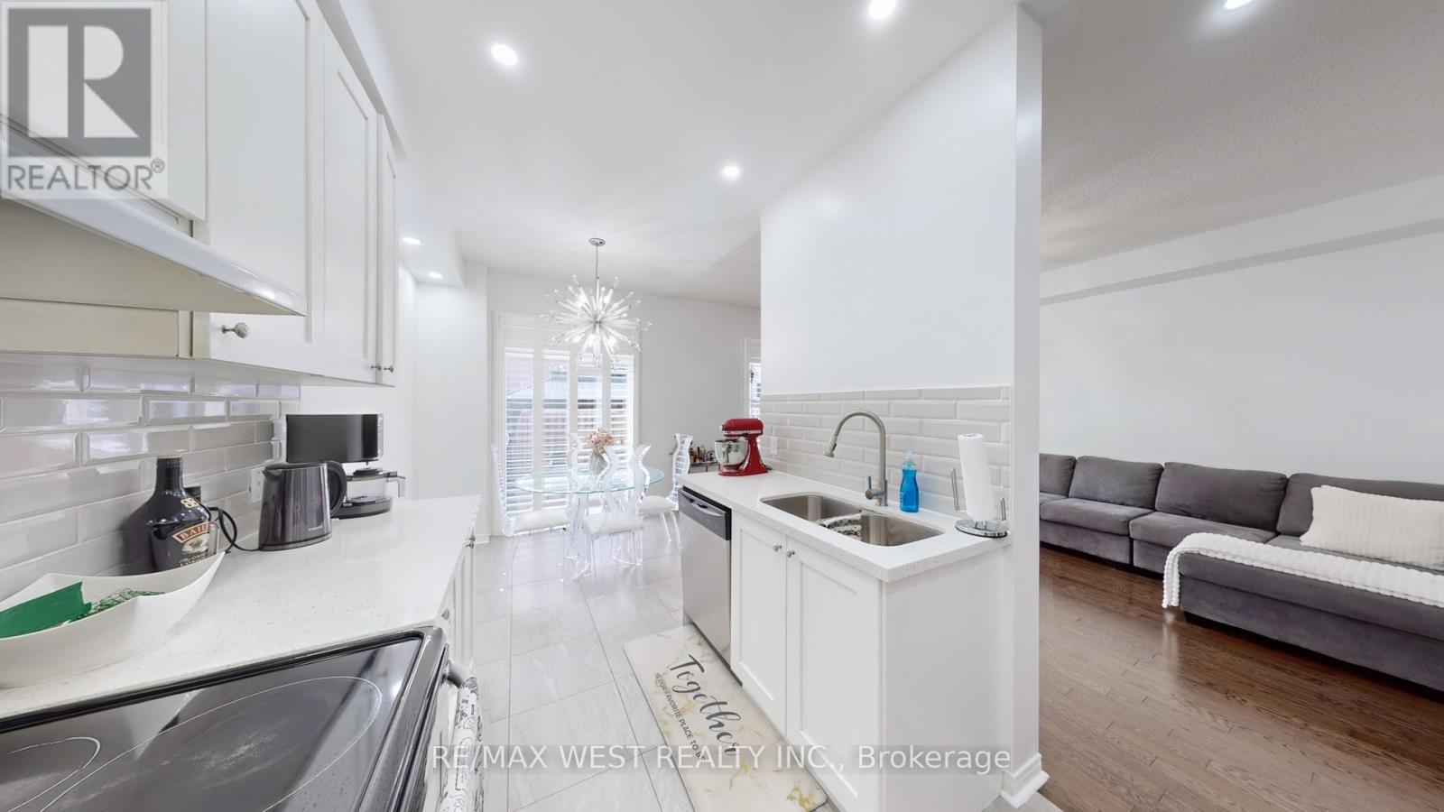 28 Yellowknife Road, Brampton, Ontario  L6R 3X3 - Photo 18 - W12365056