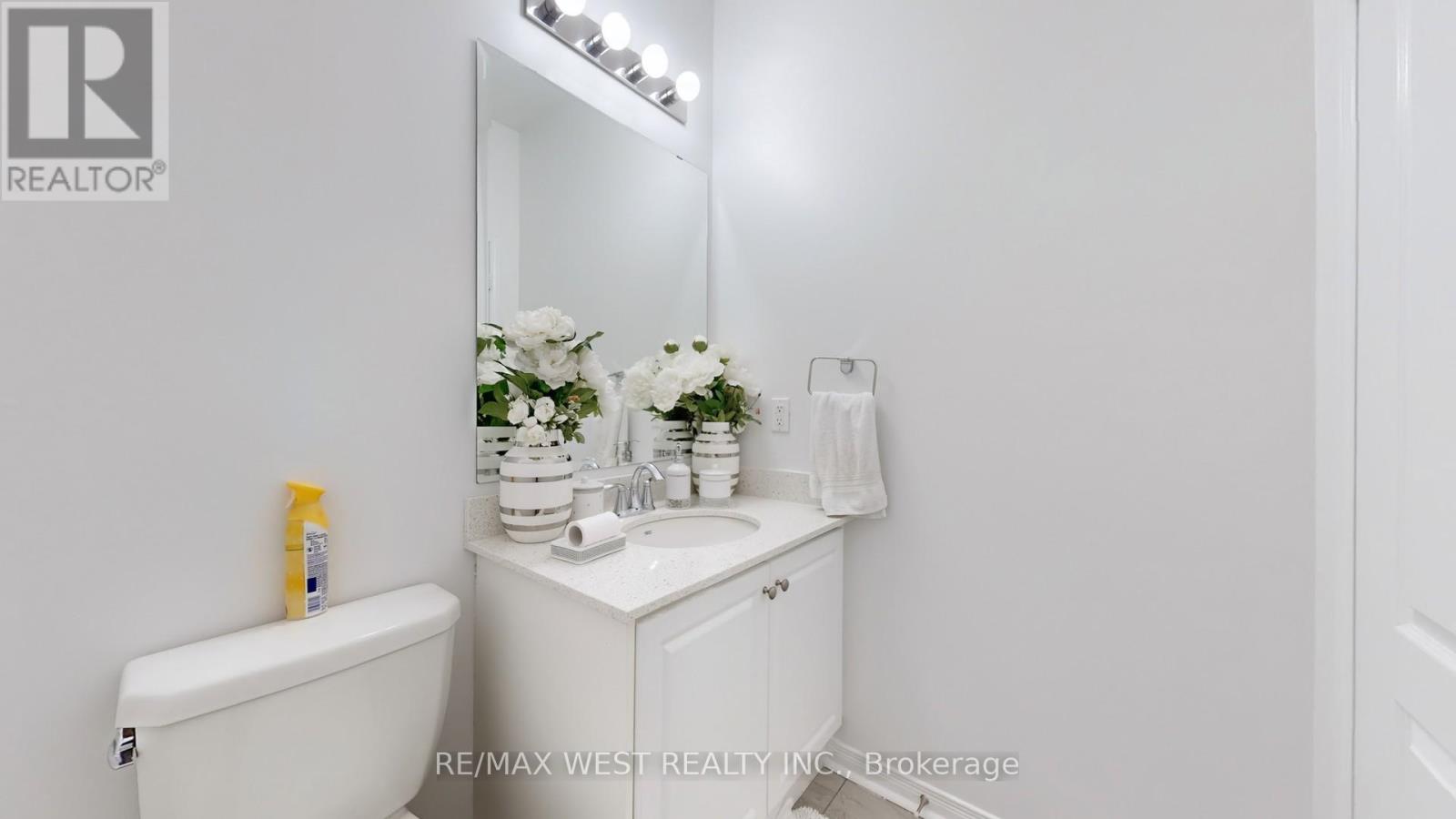 28 Yellowknife Road, Brampton, Ontario  L6R 3X3 - Photo 19 - W12365056