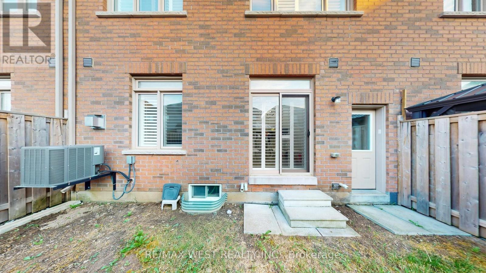 28 Yellowknife Road, Brampton, Ontario  L6R 3X3 - Photo 39 - W12365056
