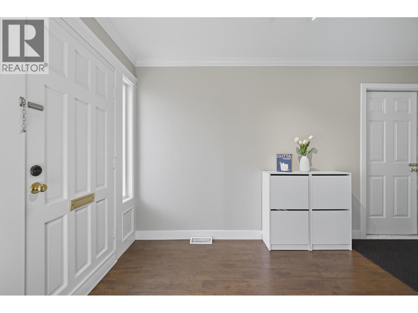 5571 Pearl Court, Richmond, British Columbia  V7C 5E5 - Photo 8 - R3053727