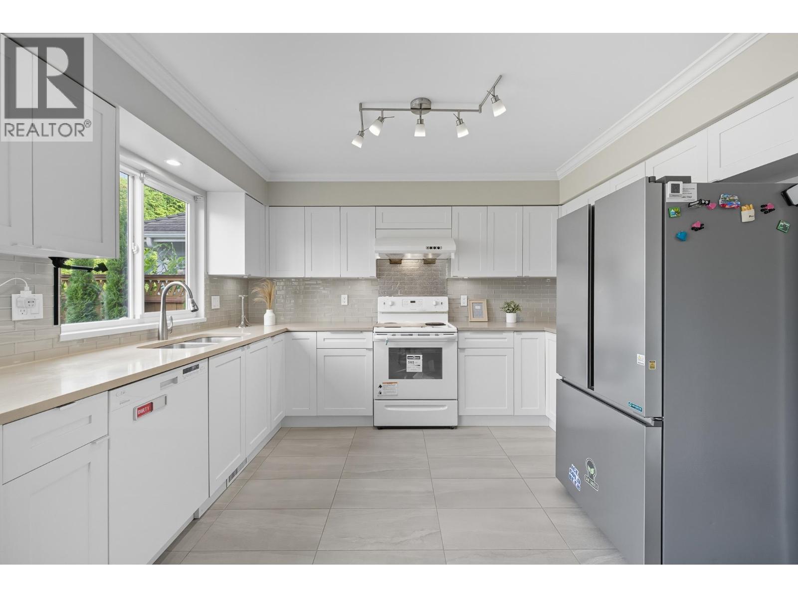 5571 Pearl Court, Richmond, British Columbia  V7C 5E5 - Photo 13 - R3053727
