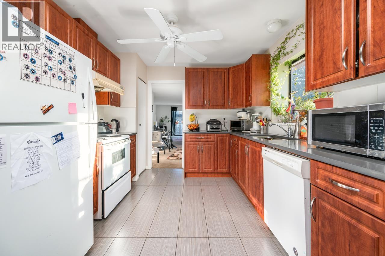 3003 SUNNYHURST ROAD, North Vancouver, British Columbia