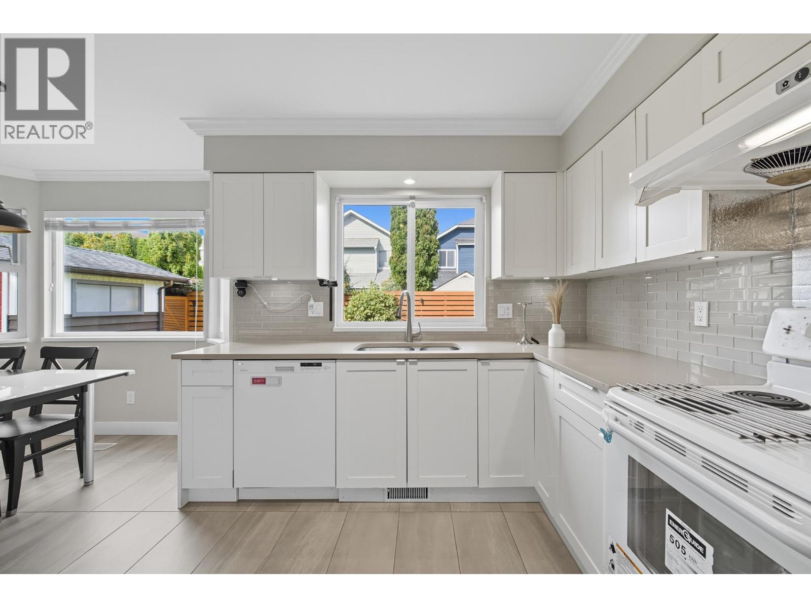 5571 Pearl Court, Richmond, British Columbia  V7C 5E5 - Photo 15 - R3053727