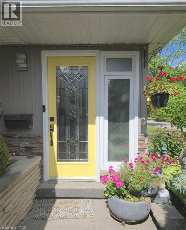27 Hepburn Avenue, St. Thomas, Ontario  N5R 4J4 - Photo 2 - 40770806