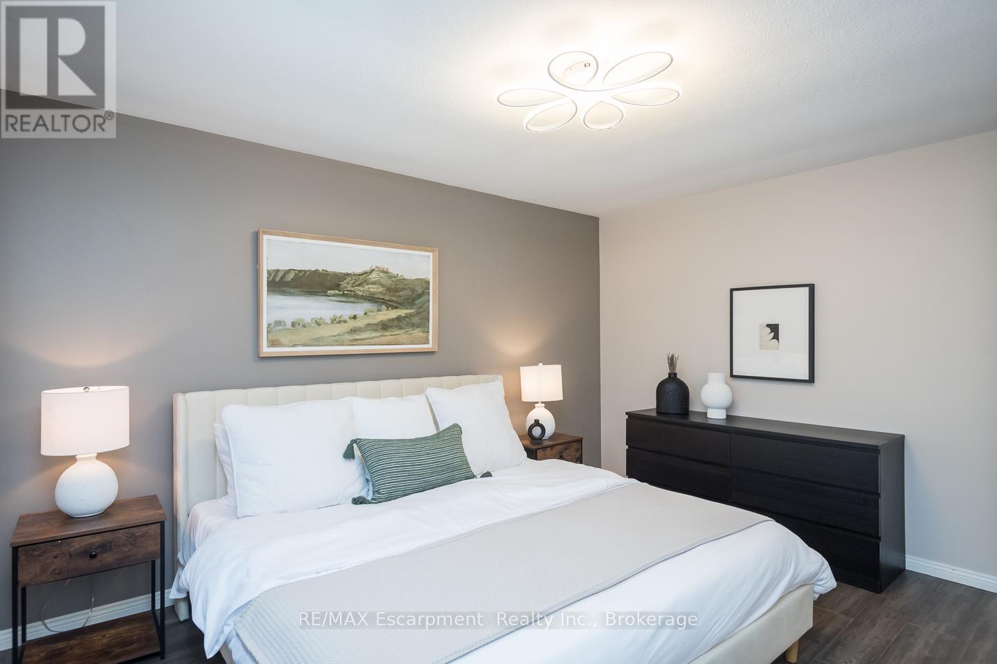 45 Amberwood Street, Hamilton, Ontario  L8J 1J1 - Photo 17 - X12438056