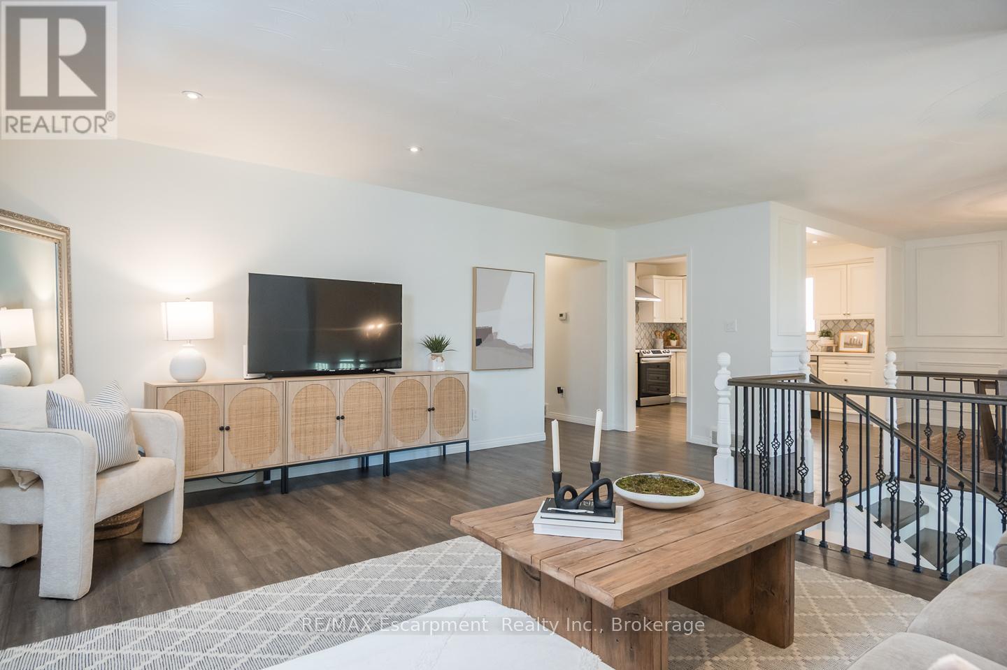 45 Amberwood Street, Hamilton, Ontario  L8J 1J1 - Photo 6 - X12438056