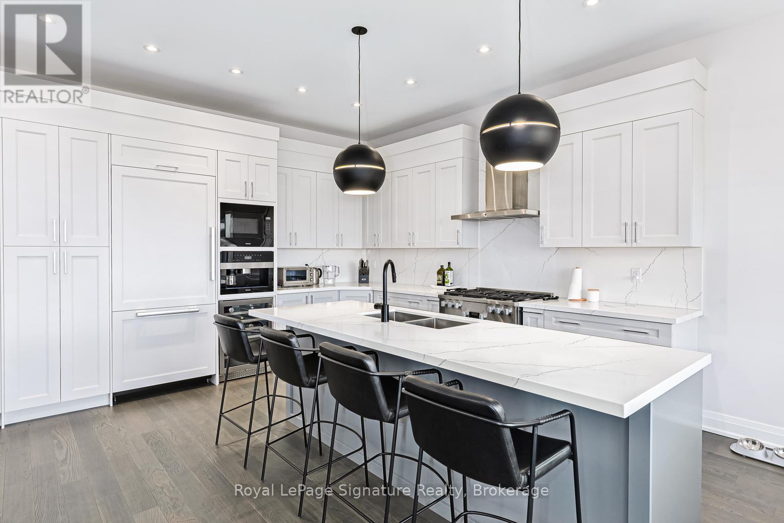 107 Sladden Court, Blue Mountains, Ontario  N0H 2P0 - Photo 11 - X12438030
