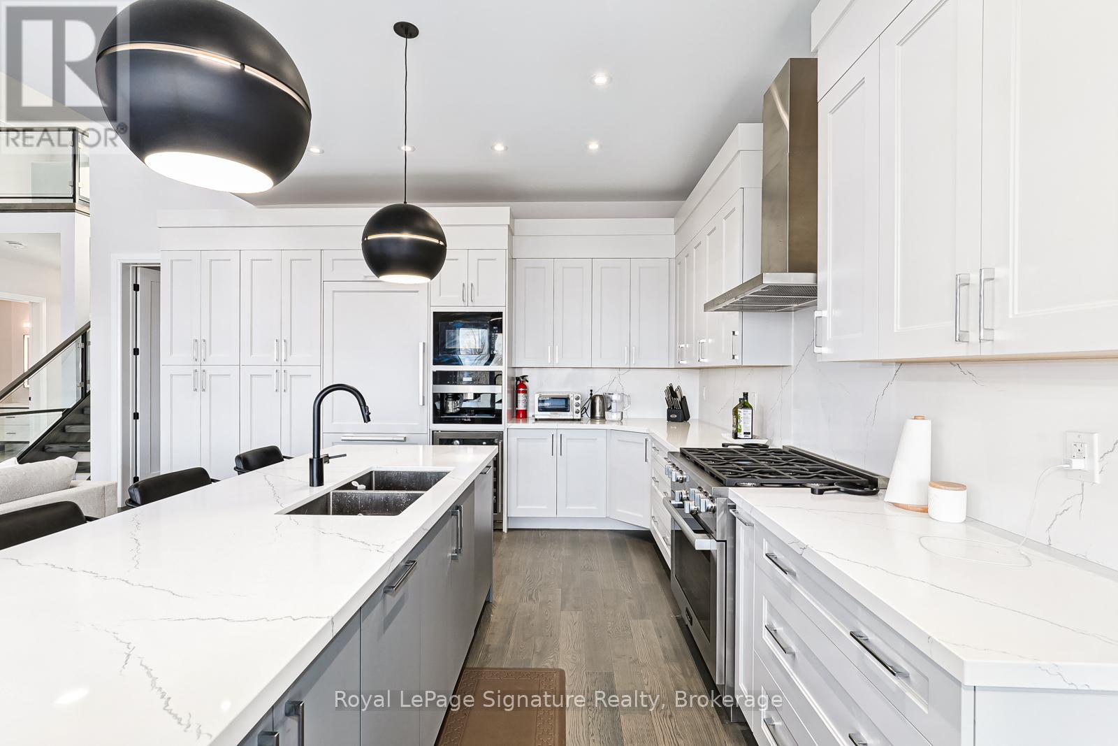 107 Sladden Court, Blue Mountains, Ontario  N0H 2P0 - Photo 12 - X12438030