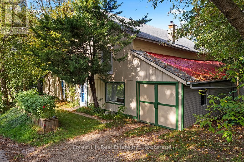15 Hill Street, Grey Highlands, Ontario  N0C 1E0 - Photo 2 - X12438040