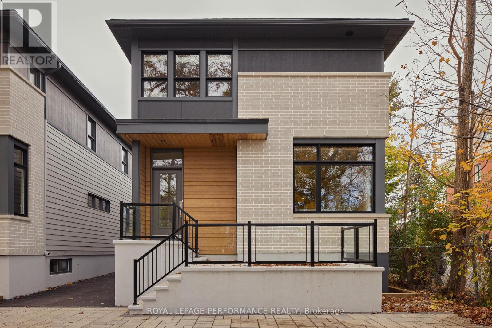 B - 417 Tweedsmuir Avenue, Ottawa, Ontario  K1Z 5N6 - Photo 2 - X12437984