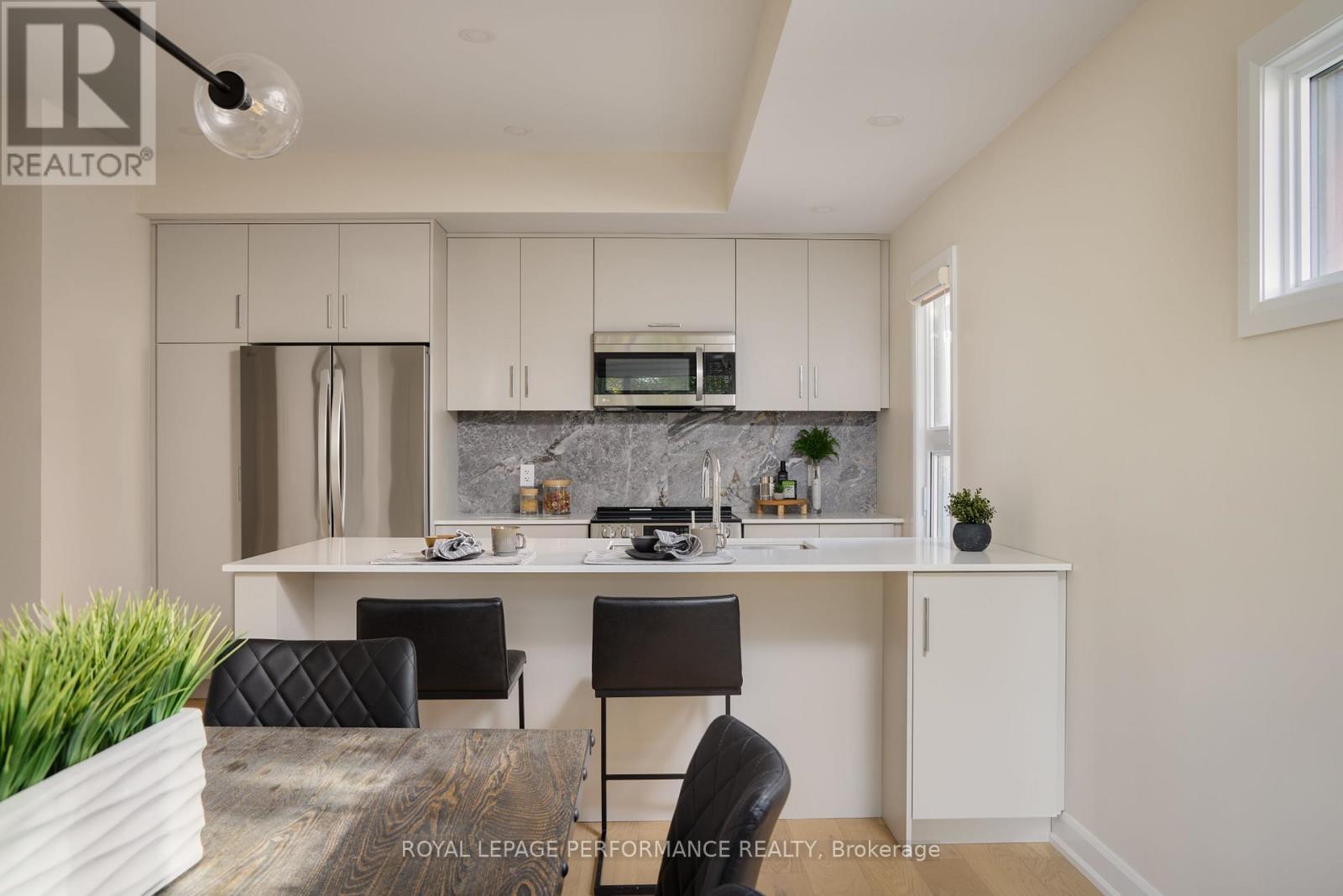 B - 417 Tweedsmuir Avenue, Ottawa, Ontario  K1Z 5N6 - Photo 7 - X12437984