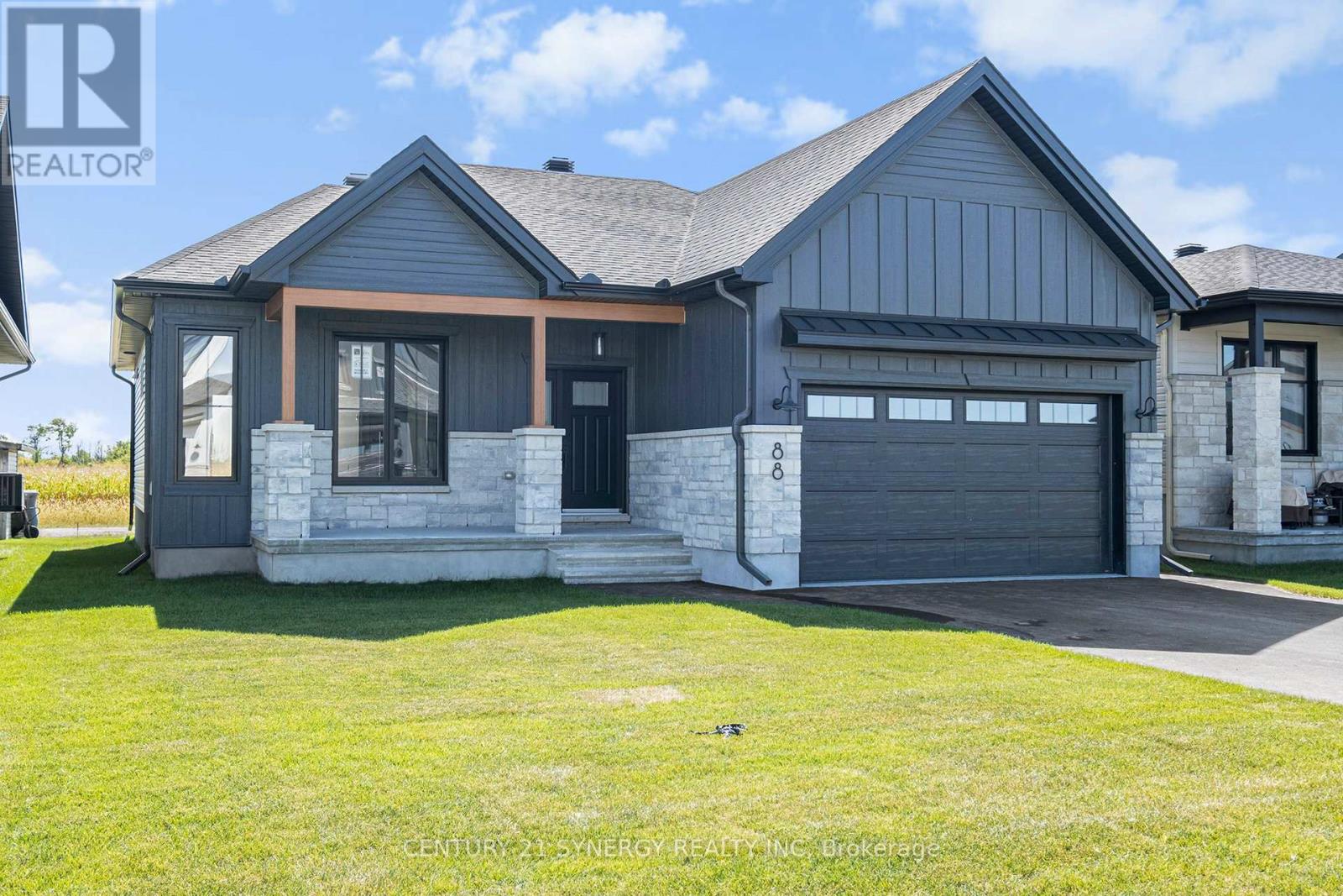 88 Helen Street, North Stormont, Ontario  K0A 1R0 - Photo 2 - X12438102