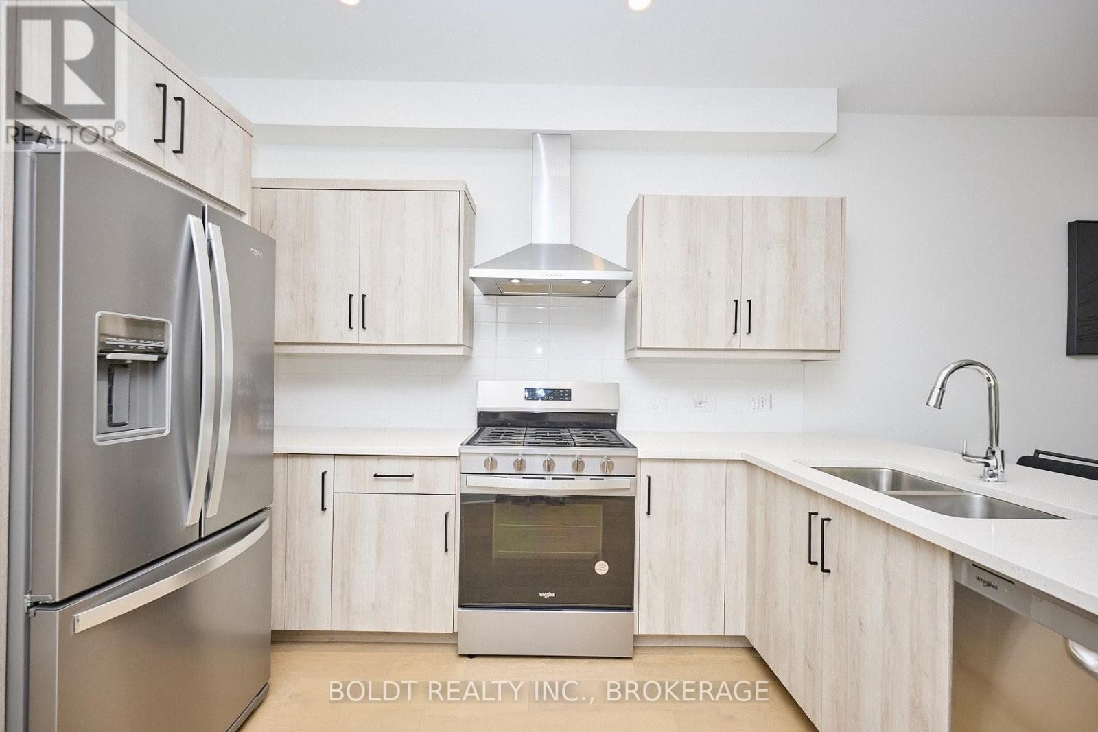 550 Mississauga Avenue, Fort Erie, Ontario  L2A 0G8 - Photo 5 - X12435080
