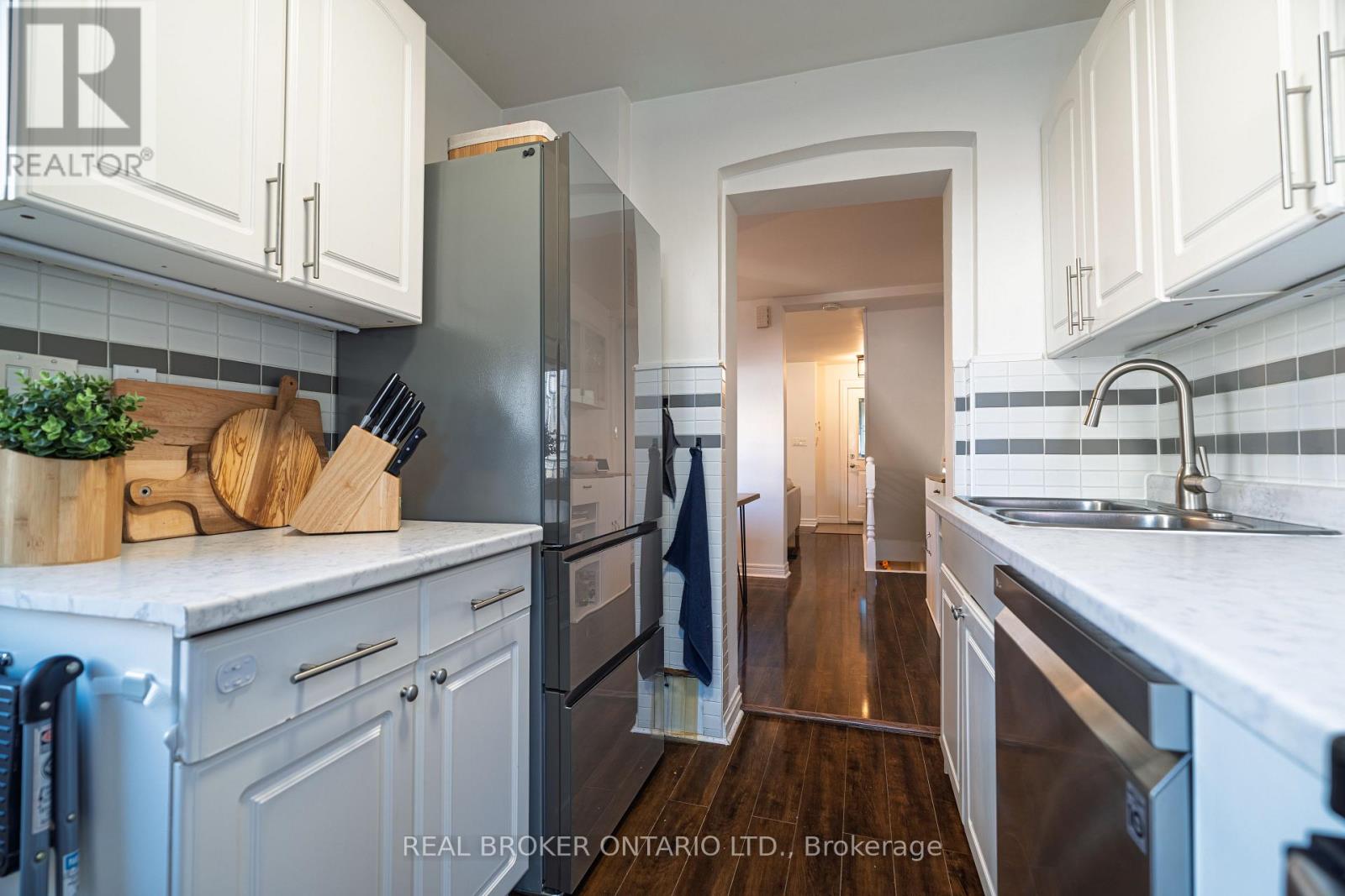 204 Earlscourt Avenue W, Toronto, Ontario  M6E 4B1 - Photo 23 - W12434979