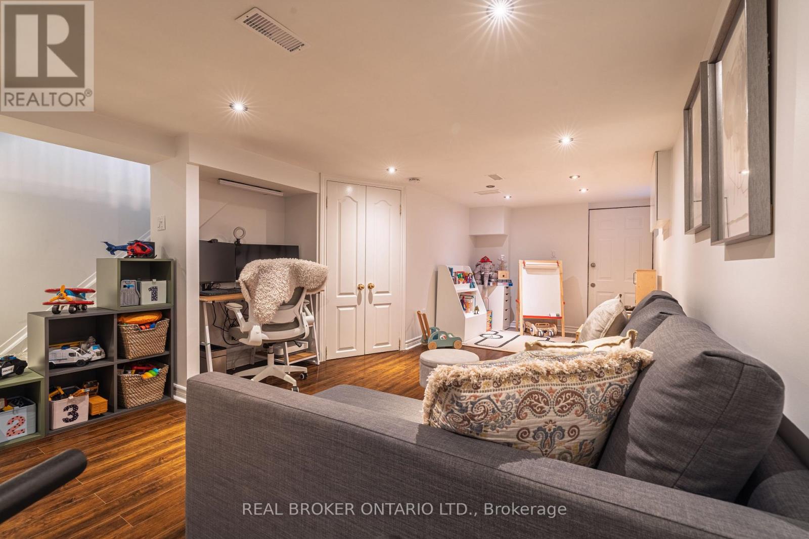204 Earlscourt Avenue W, Toronto, Ontario  M6E 4B1 - Photo 38 - W12434979