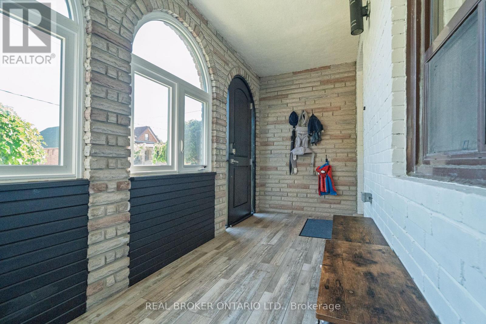 204 Earlscourt Avenue W, Toronto, Ontario  M6E 4B1 - Photo 4 - W12434979