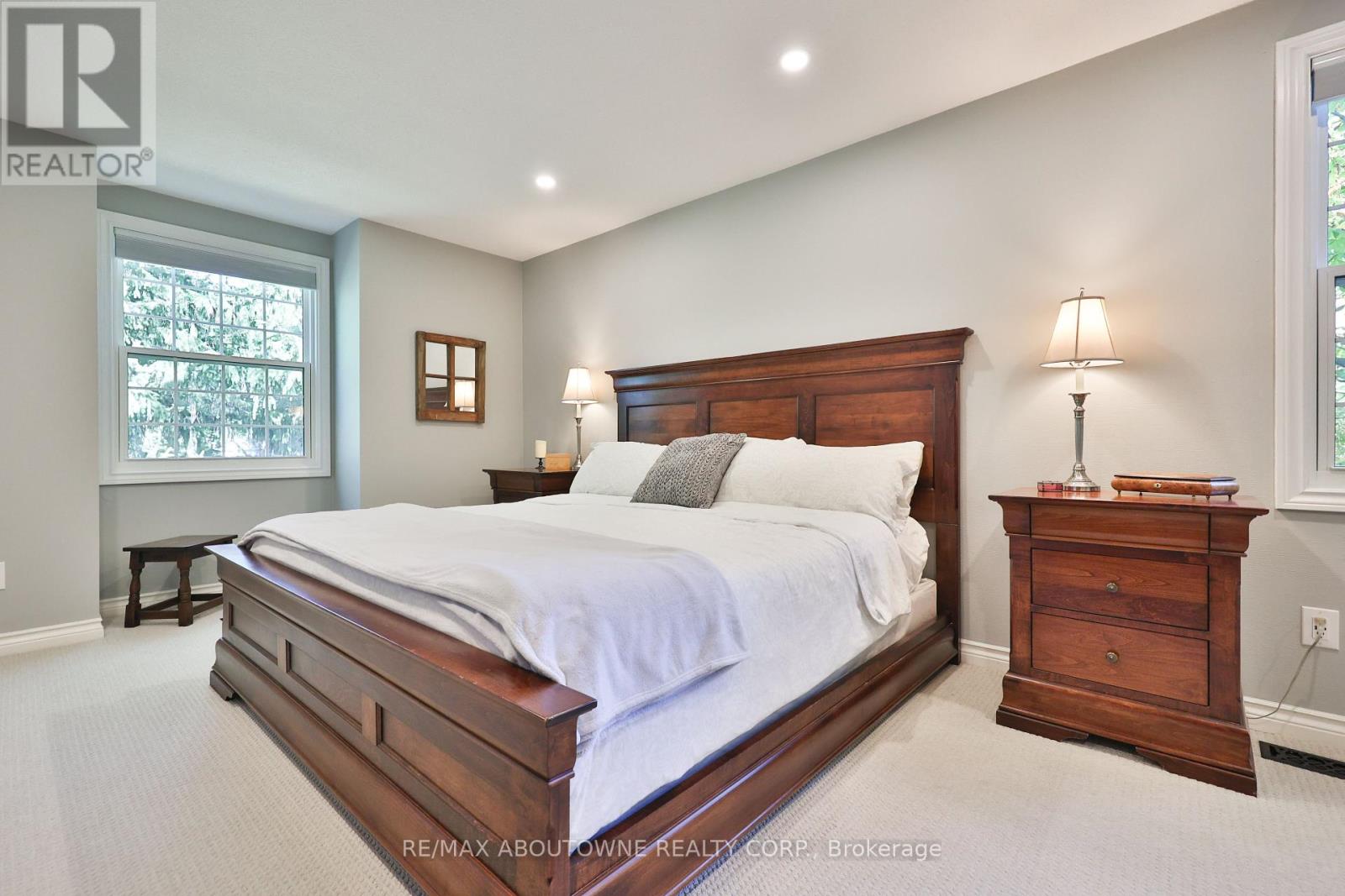 206 Rossmore Boulevard, Burlington, Ontario  L7N 1R1 - Photo 25 - W12436085