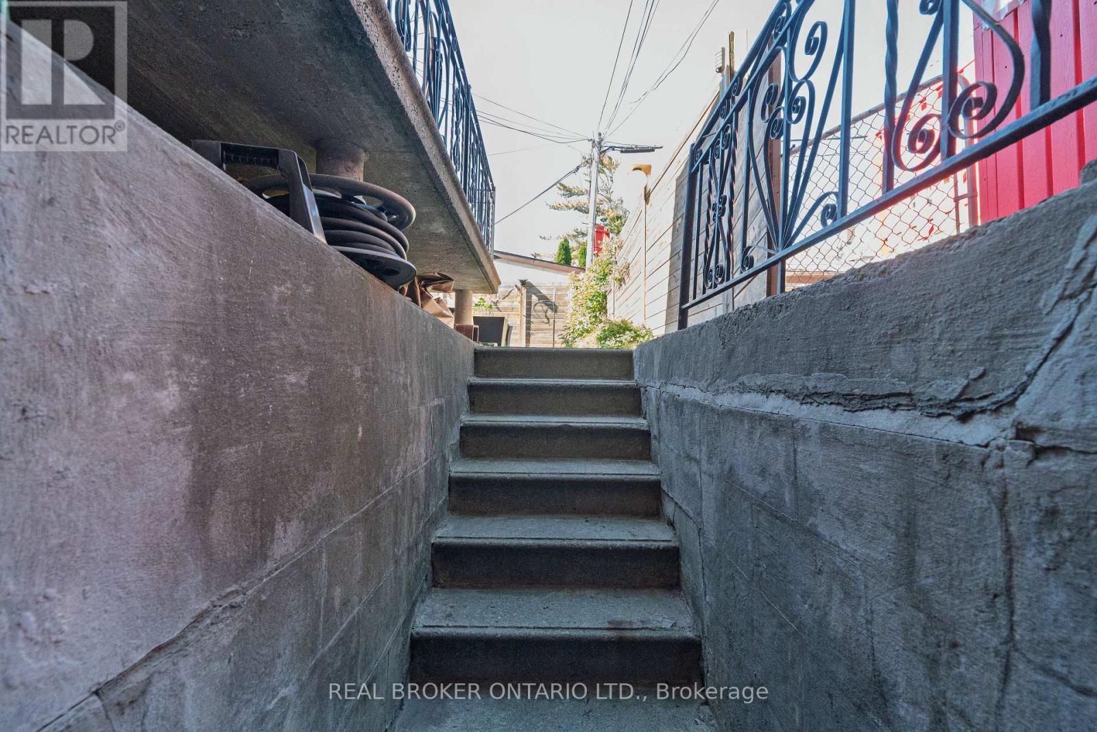 204 Earlscourt Avenue W, Toronto, Ontario  M6E 4B1 - Photo 49 - W12434979