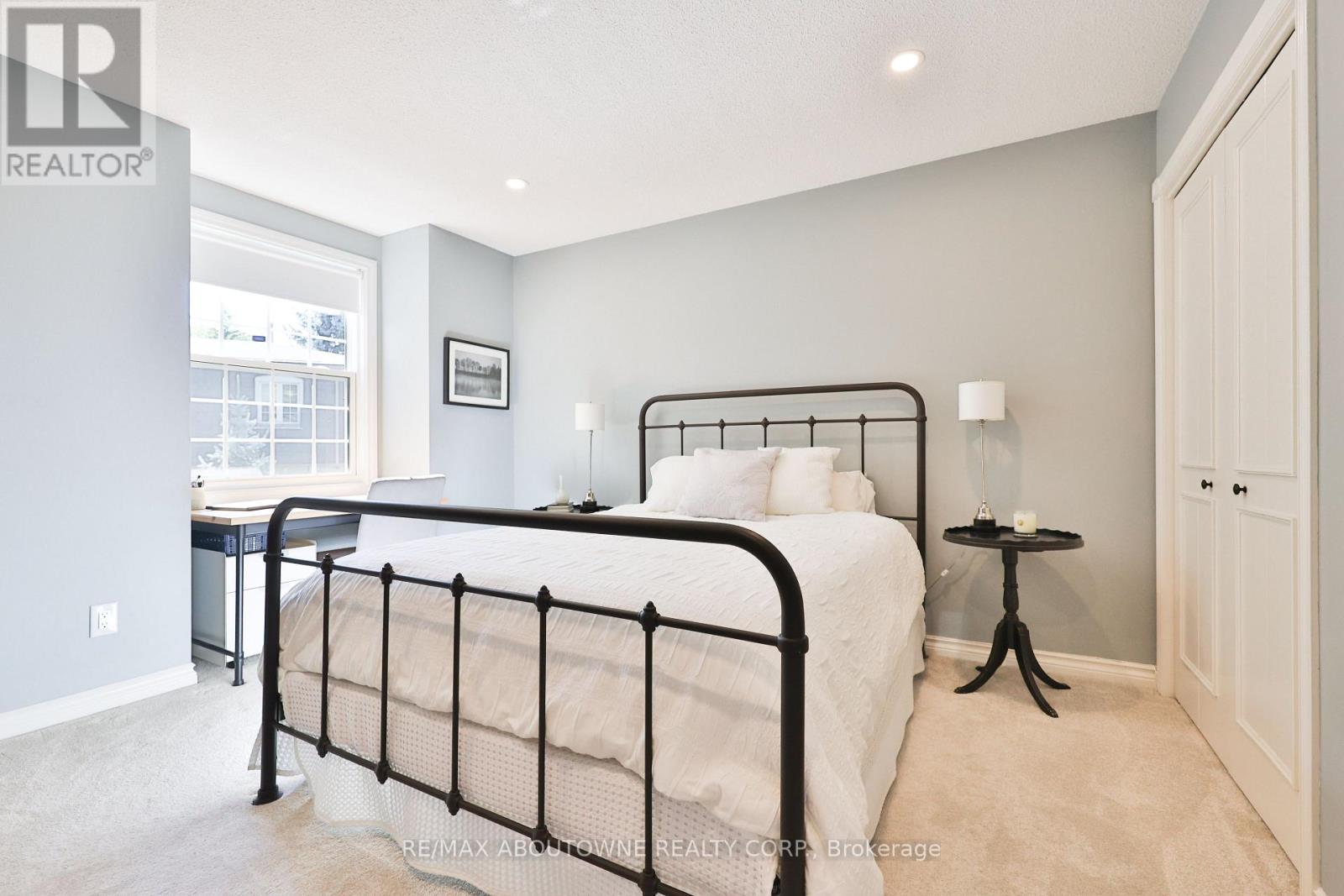 206 Rossmore Boulevard, Burlington, Ontario  L7N 1R1 - Photo 30 - W12436085