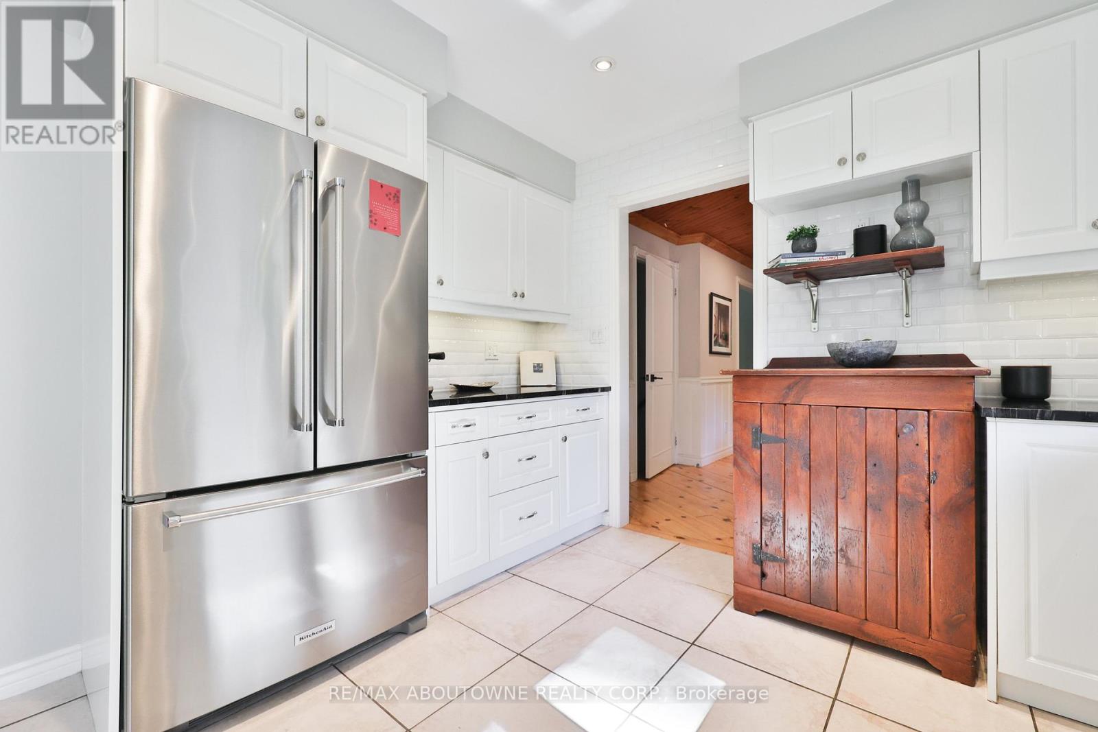 206 Rossmore Boulevard, Burlington, Ontario  L7N 1R1 - Photo 16 - W12436085