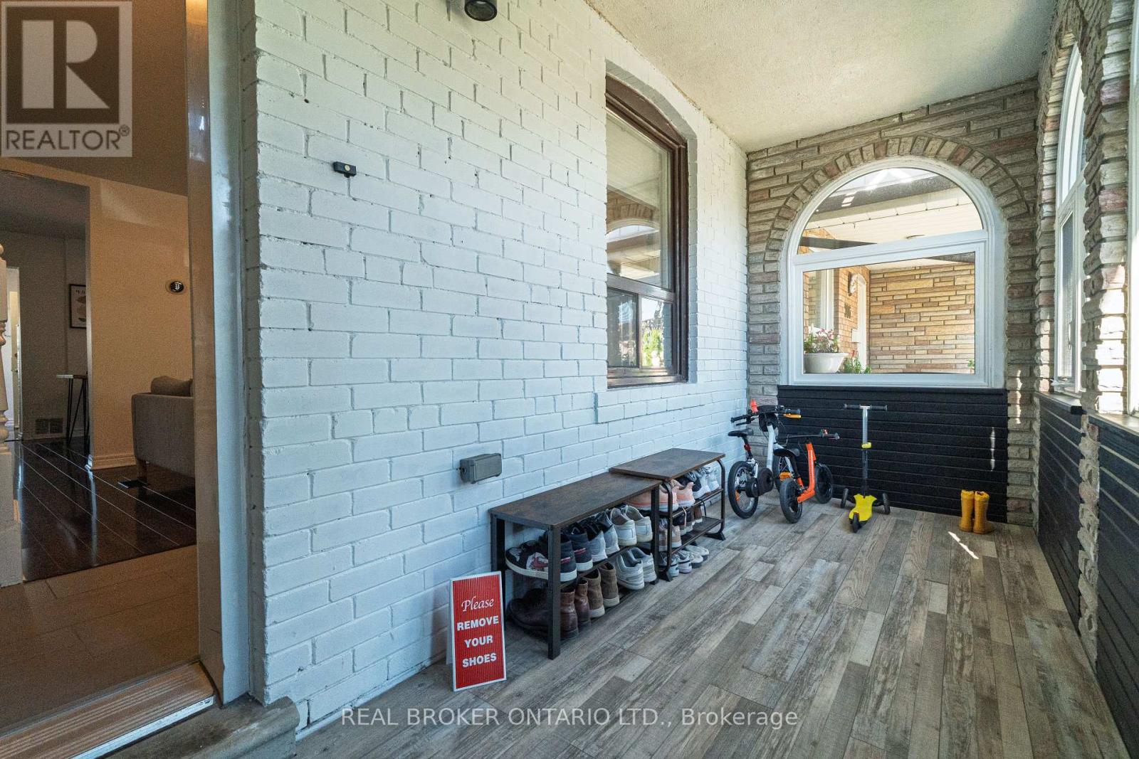 204 Earlscourt Avenue W, Toronto, Ontario  M6E 4B1 - Photo 5 - W12434979