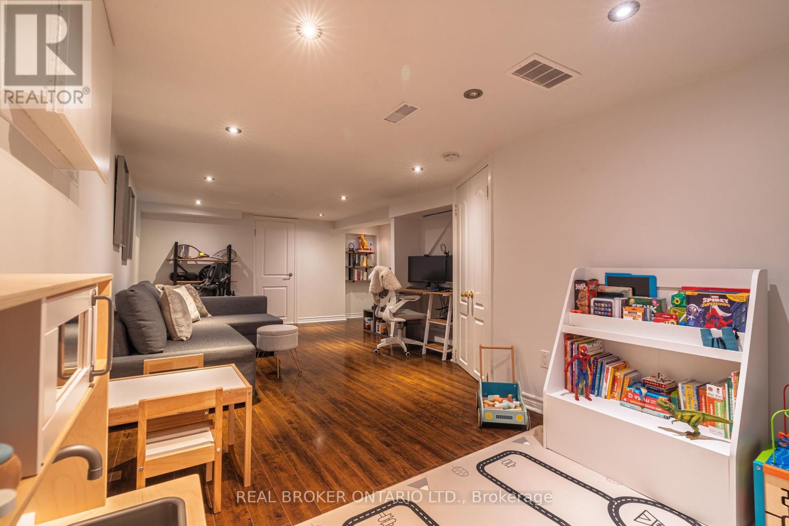 204 Earlscourt Avenue W, Toronto, Ontario  M6E 4B1 - Photo 40 - W12434979