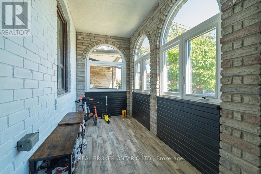 204 Earlscourt Avenue W, Toronto, Ontario  M6E 4B1 - Photo 3 - W12434979