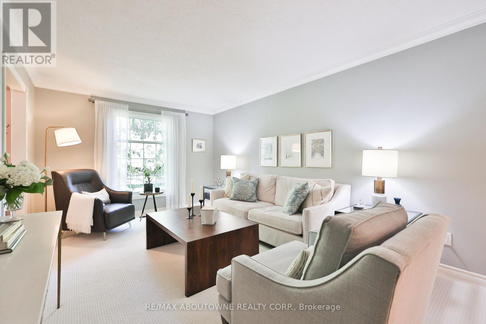 206 Rossmore Boulevard, Burlington, Ontario  L7N 1R1 - Photo 12 - W12436085