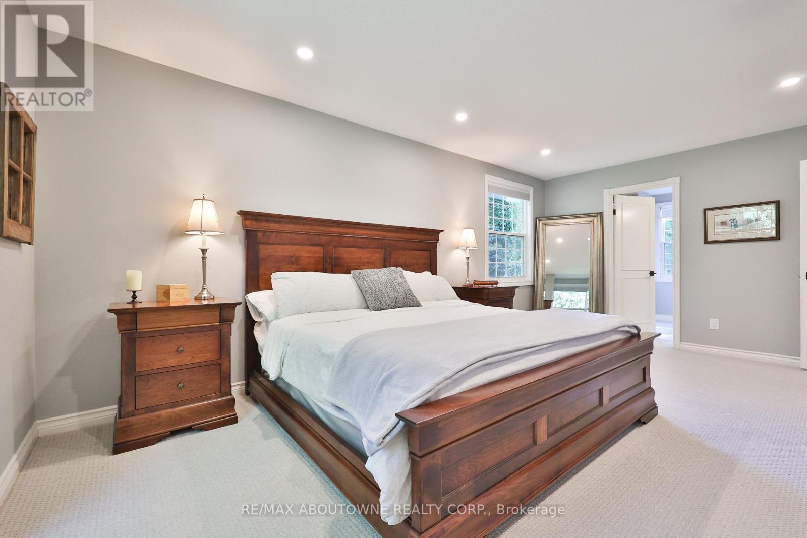 206 Rossmore Boulevard, Burlington, Ontario  L7N 1R1 - Photo 26 - W12436085