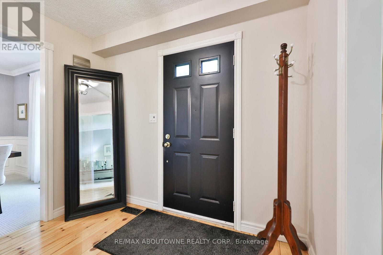 206 Rossmore Boulevard, Burlington, Ontario  L7N 1R1 - Photo 10 - W12436085
