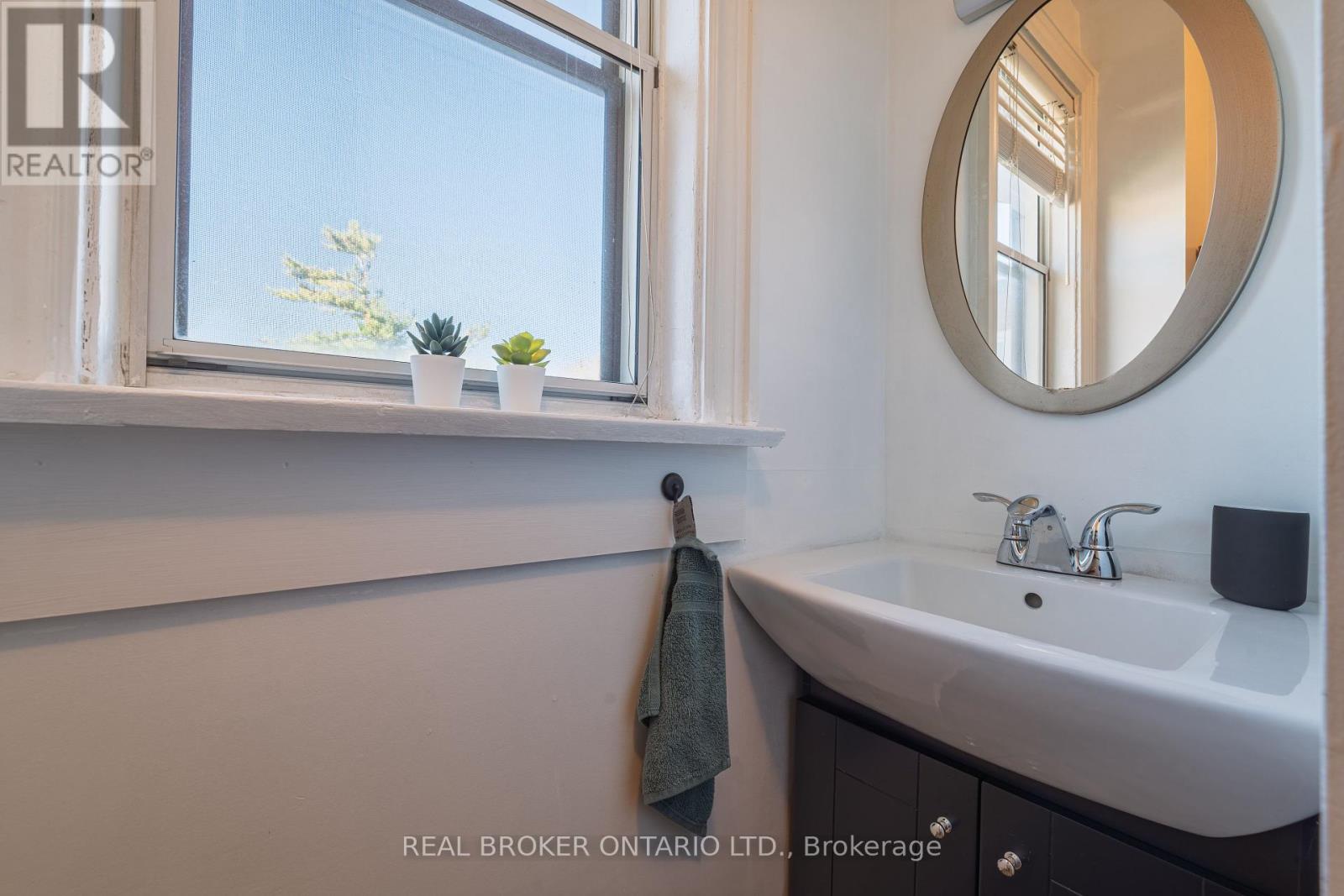 204 Earlscourt Avenue W, Toronto, Ontario  M6E 4B1 - Photo 33 - W12434979