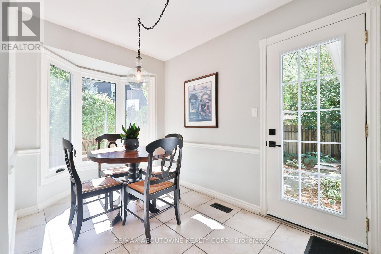 206 Rossmore Boulevard, Burlington, Ontario  L7N 1R1 - Photo 18 - W12436085