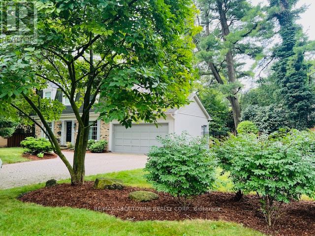 206 Rossmore Boulevard, Burlington, Ontario  L7N 1R1 - Photo 6 - W12436085