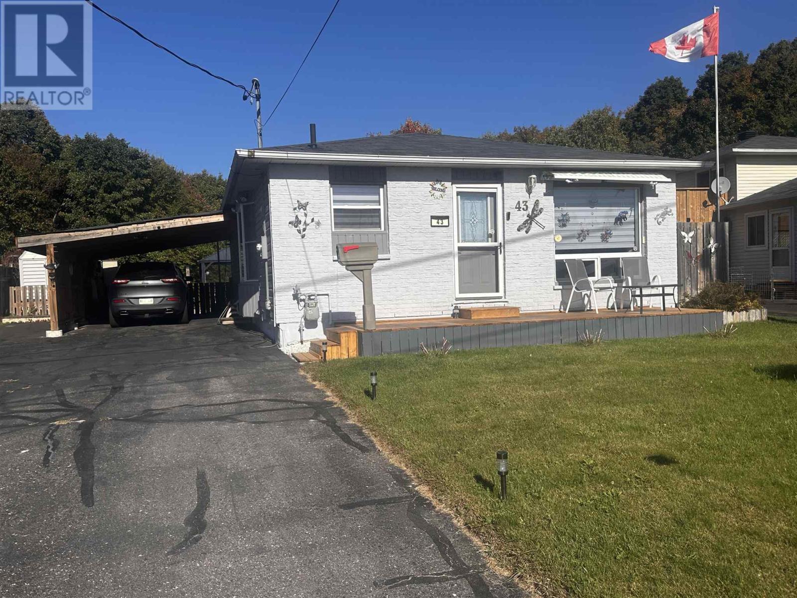 43 London Cres, Elliot Lake, Ontario  P5A 2P7 - Photo 2 - SM252826