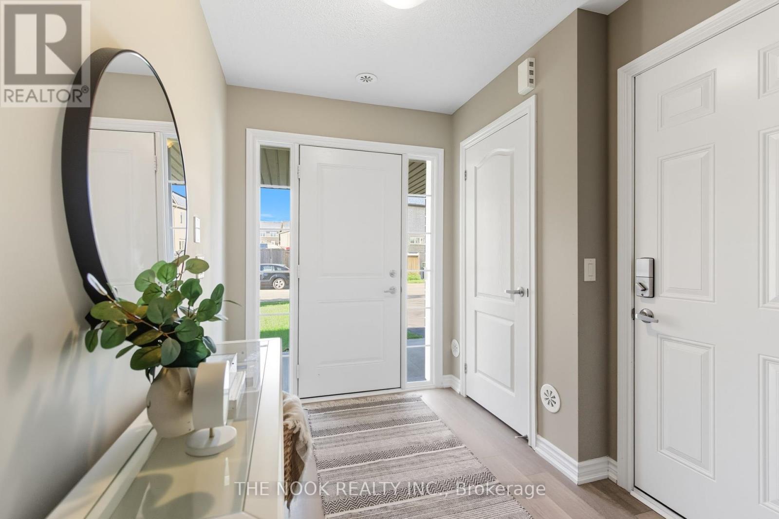 12 Tabaret Crescent, Oshawa, Ontario  L1L 0G5 - Photo 2 - E12437996