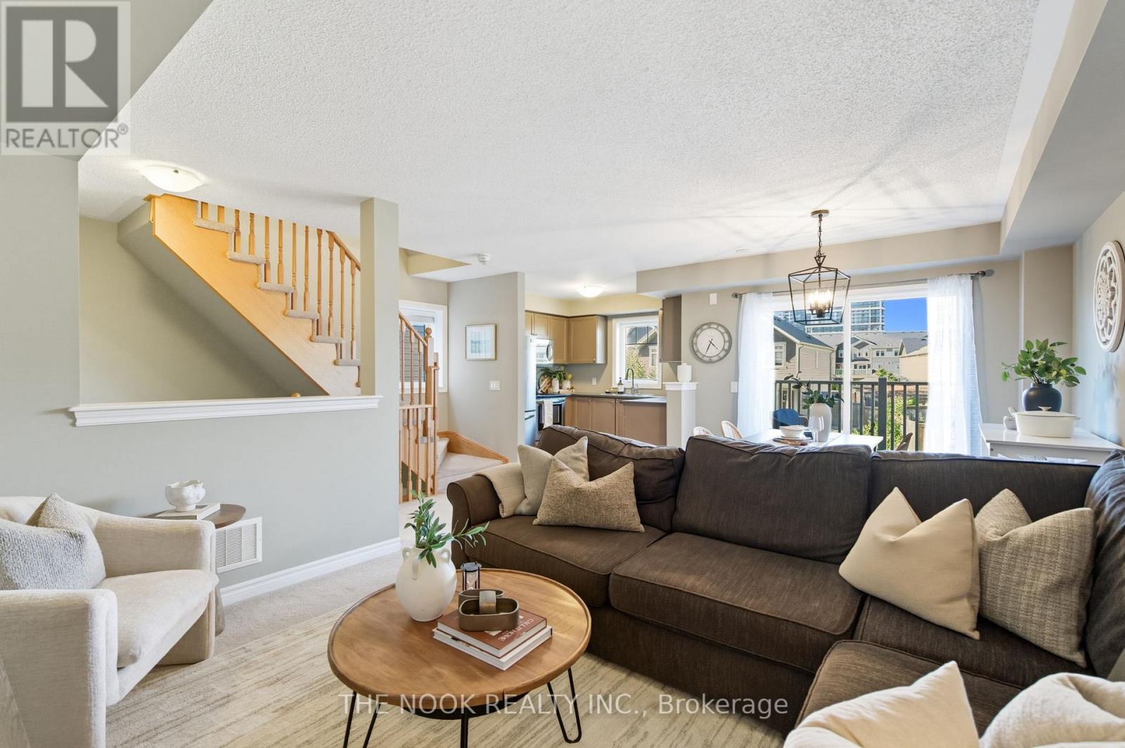 12 Tabaret Crescent, Oshawa, Ontario  L1L 0G5 - Photo 4 - E12437996