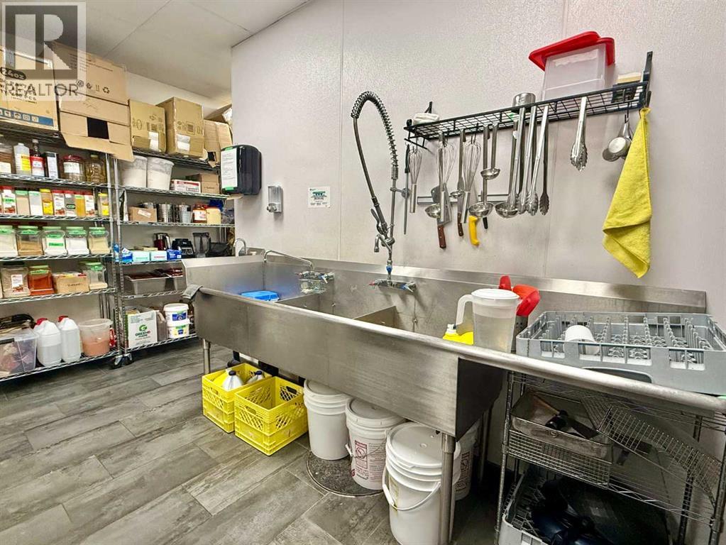 18, 3304 64 Street, Calgary, Alberta  T1Y 5R4 - Photo 17 - A2217131