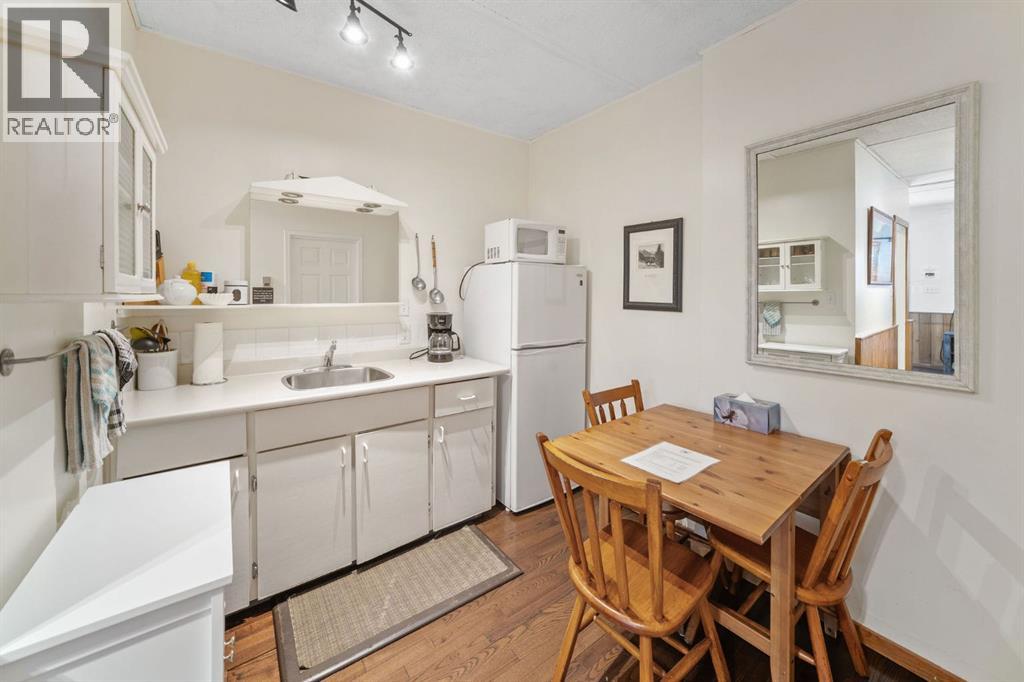 218 & 220 Beaver Street, Banff, Alberta  T1L 1B2 - Photo 12 - A2226003