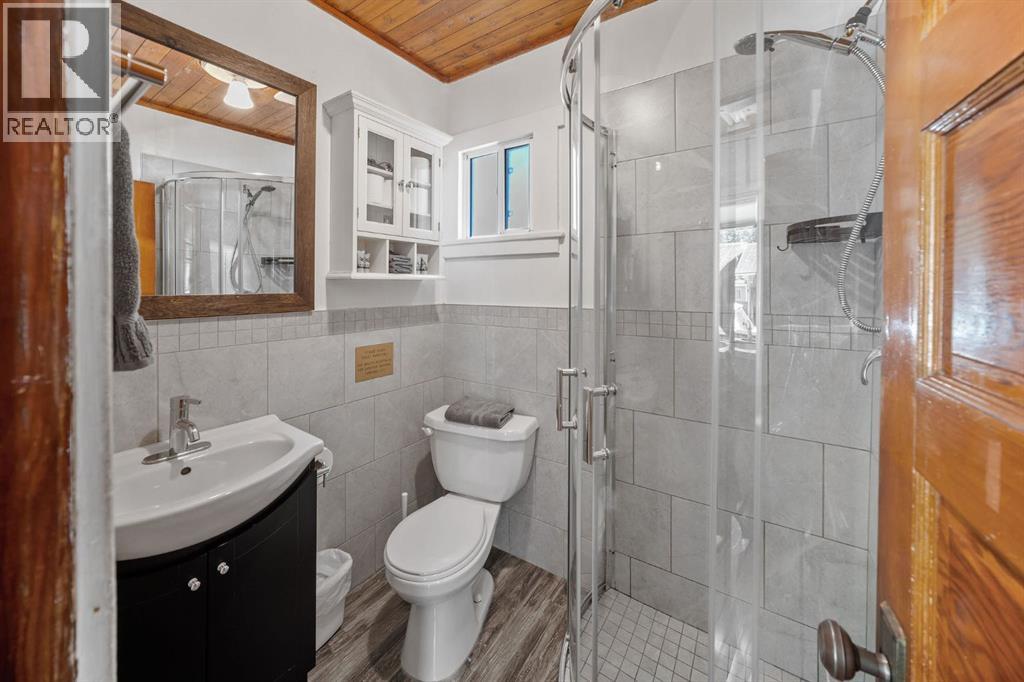218 & 220 Beaver Street, Banff, Alberta  T1L 1B2 - Photo 25 - A2226003