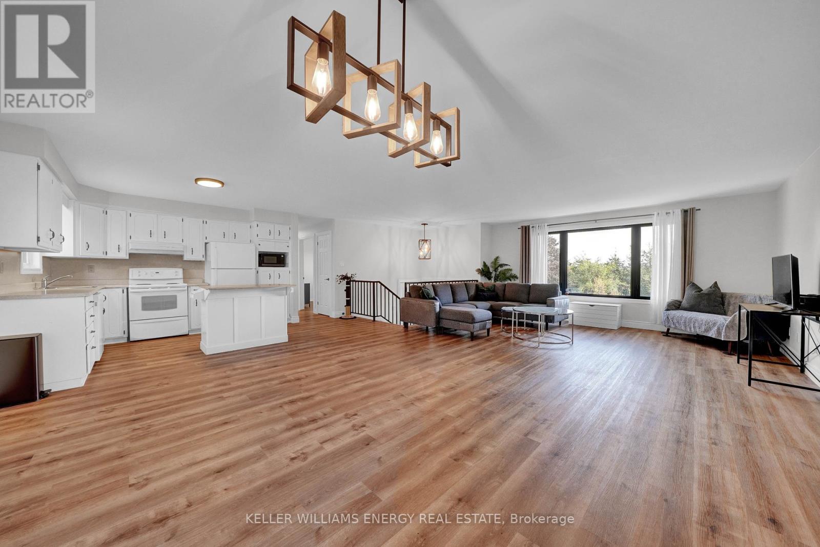 106 Oram Road, Prince Edward County (Sophiasburg Ward), Ontario  K0K 1G0 - Photo 12 - X12438011