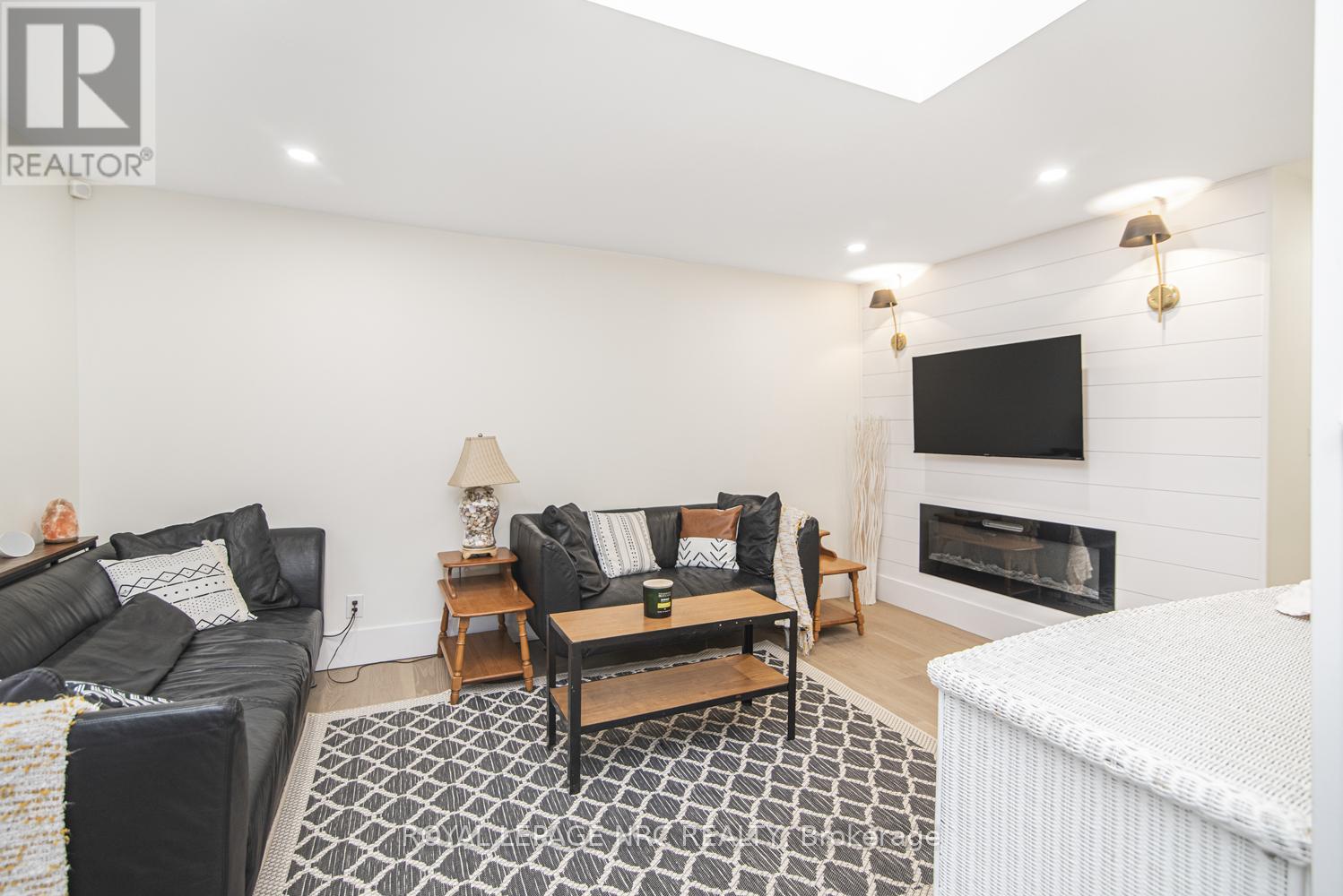 385 Westwood Avenue, Fort Erie, Ontario  L0S 1B0 - Photo 15 - X12438068