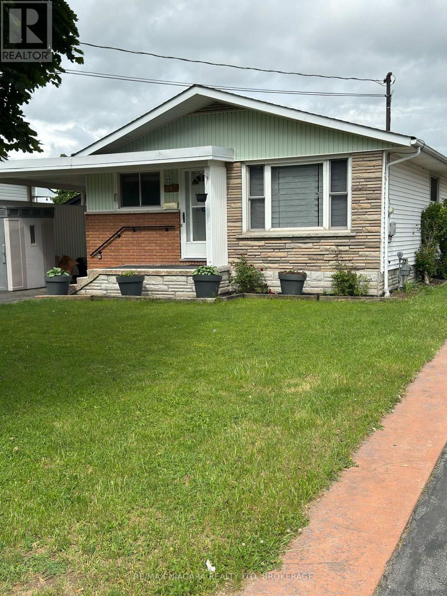 Main Floor - 287 Santone Avenue Avenue, Welland (Broadway), Ontario  L3C 2J7 - Photo 1 - X12438081